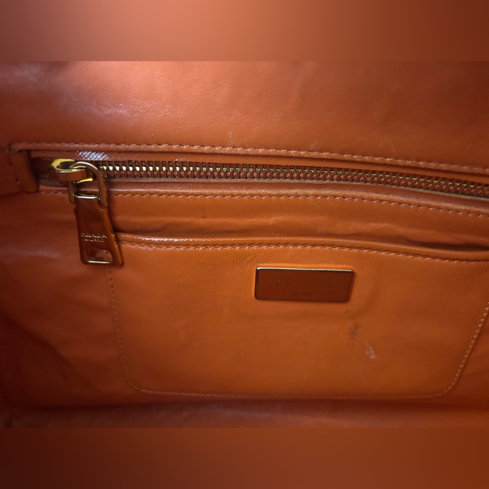 PRADA | RARE Limited Edition Papaya and Rosso Saffiano Vernice Pyramid Frame Bag - Picture 12 of 16